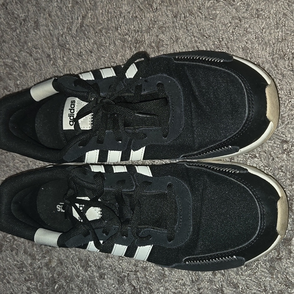 Adidas Retrorun Sneaker Women’s Size 9.5